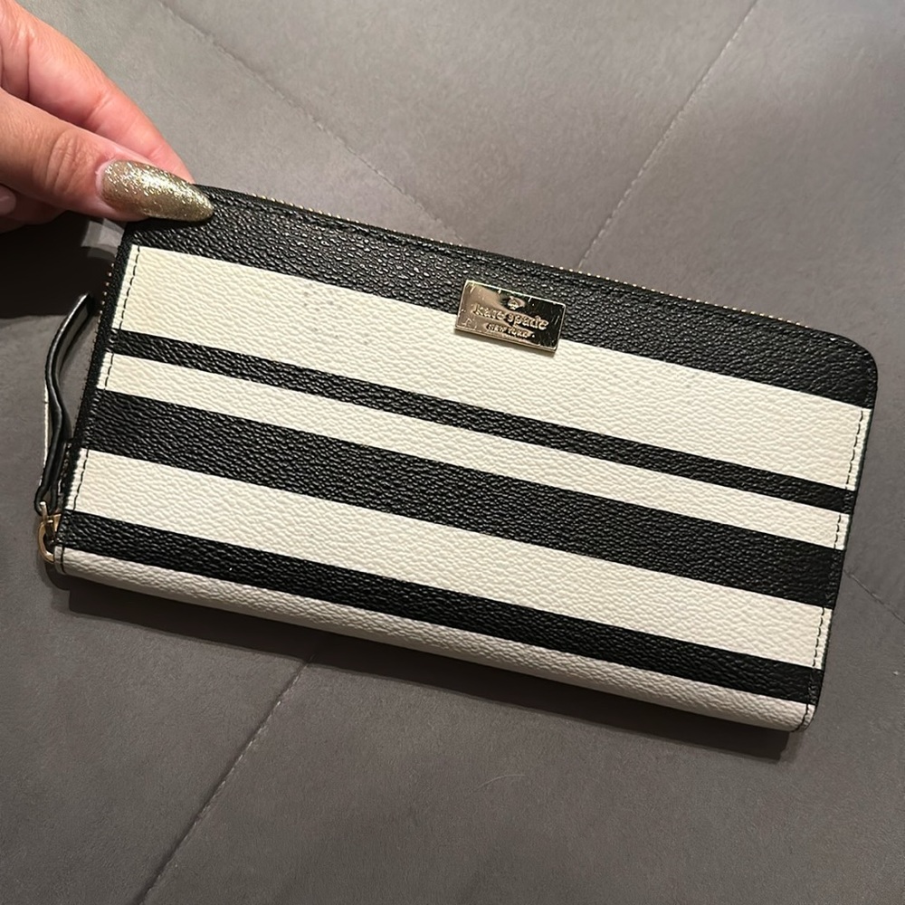 Kate Spade ♠️ Zip Around Wallet
